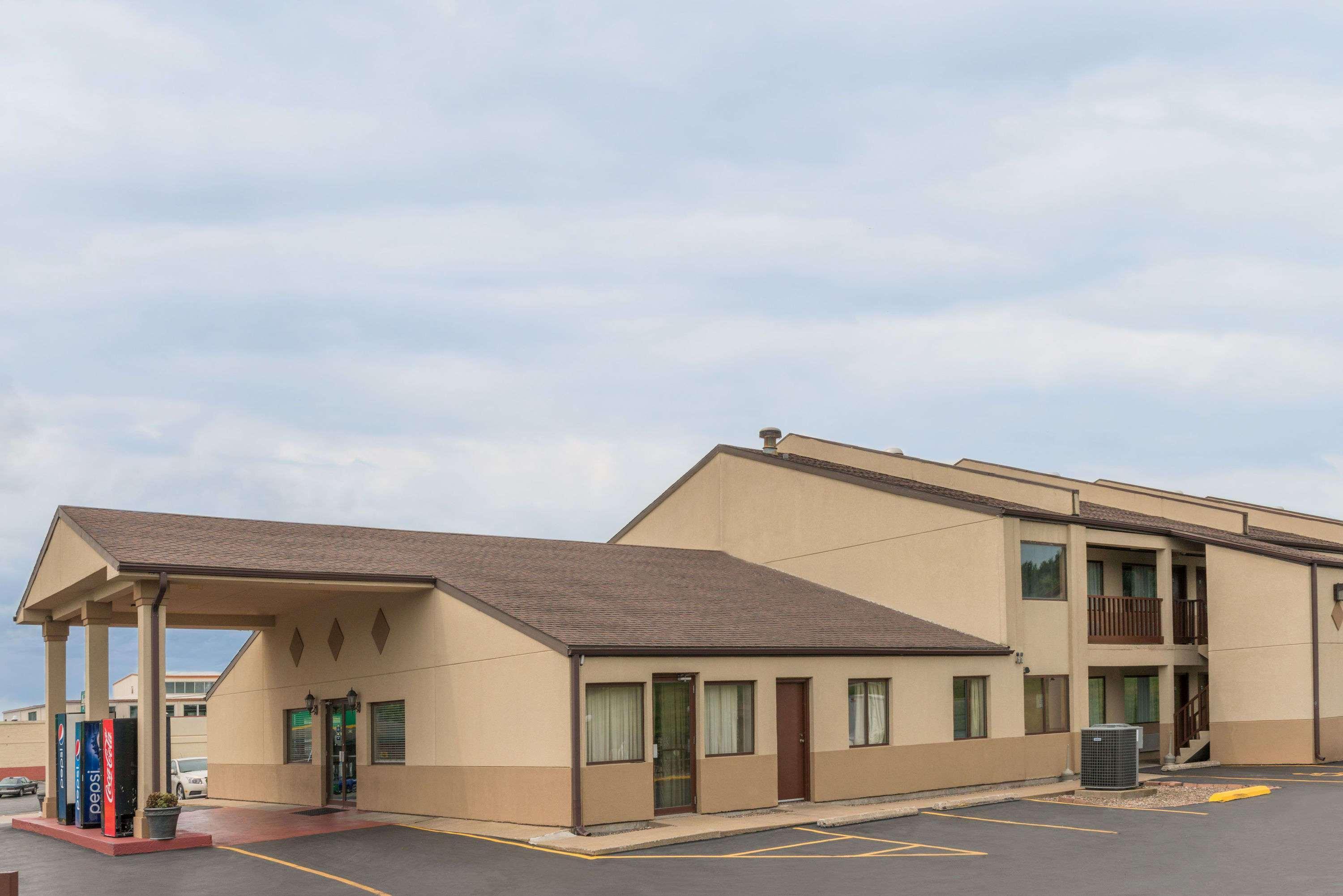 Days Inn By Wyndham Hannibal Exterior photo