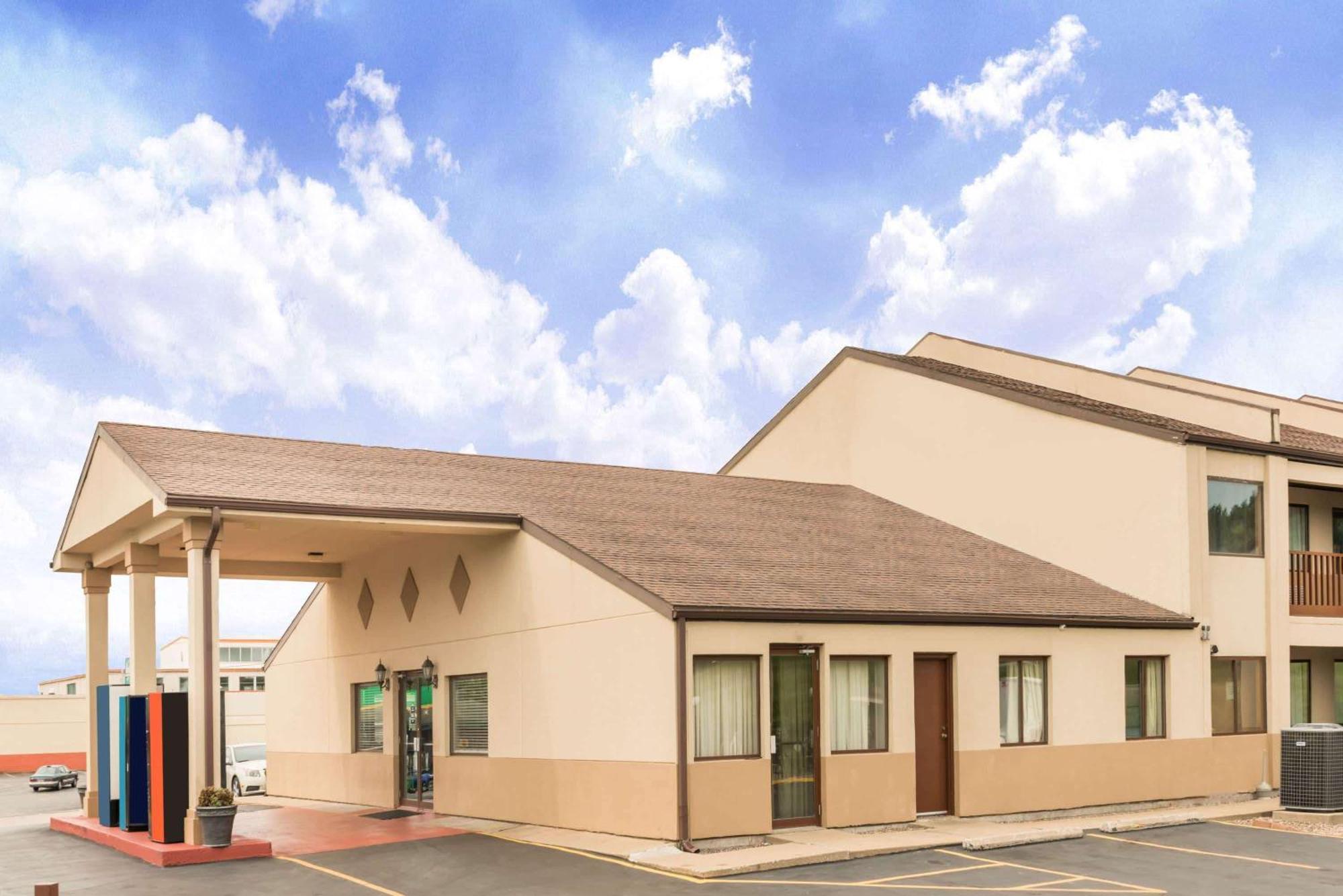 Days Inn By Wyndham Hannibal Exterior photo